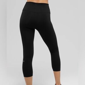 ALO High-Waist Airbrush Capri